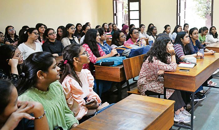 Absorb ad hoc teachers as regular faculty, Sisodia writes to Delhi varsity