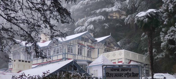 Shimla, Manali get fresh snow; 380 roads closed in Himachal Pradesh