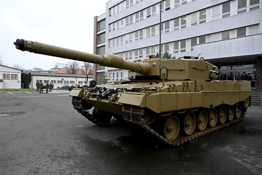 Germany agrees to send heavy Leopard tanks to Ukraine