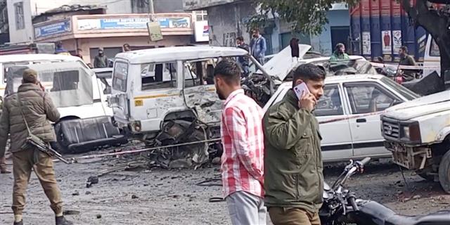 Lieutenant Governor Manoj Sinha condemns Jammu blasts, announces Rs 50,000  relief to injured