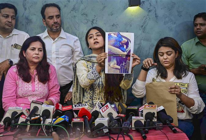 'Tunisha's mother, uncle controlled her life and finances, once tried to strangulate her', Sheezan Khan's family, lawyer