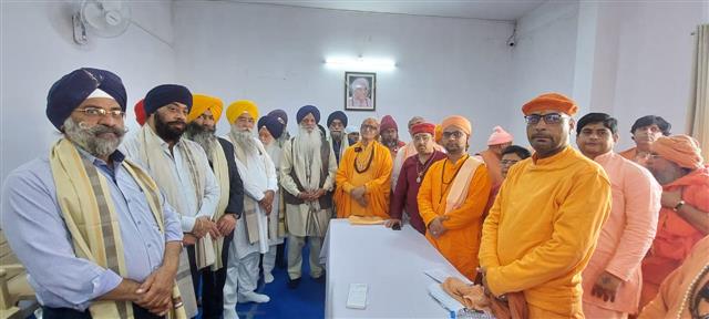 Row over saroops of Guru Granth Sahib: Sindhis to meet Akal Takht Jathedar
