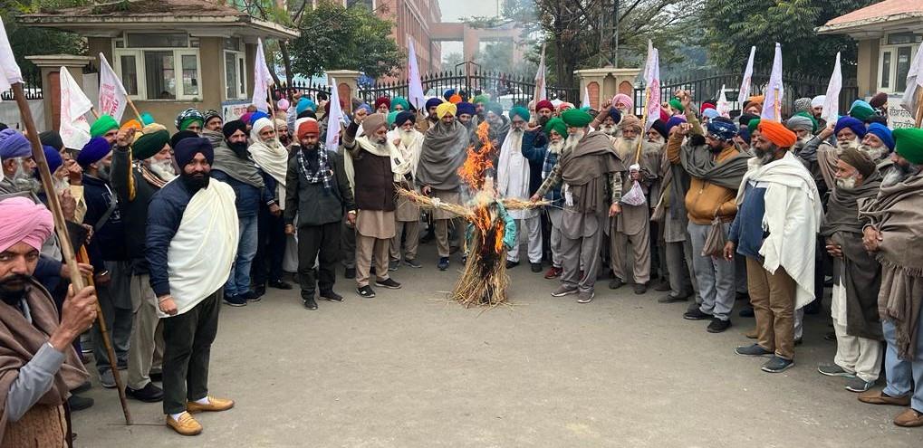KMSC burns Punjab govt’s effigies