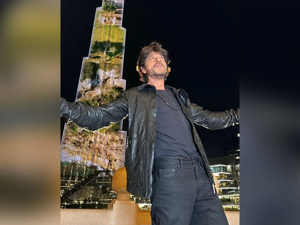 'Pathaan' trailer lights up Burj Khalifa, Shah Rukh Khan charms audience with dialogues from film