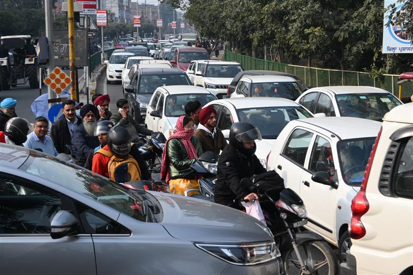 Residents irked over traffic congestion
