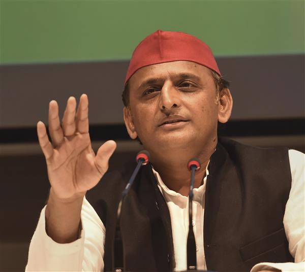 'They can poison me': Samajwadi Party chief Akhilesh Yadav refuses tea offered by UP cops