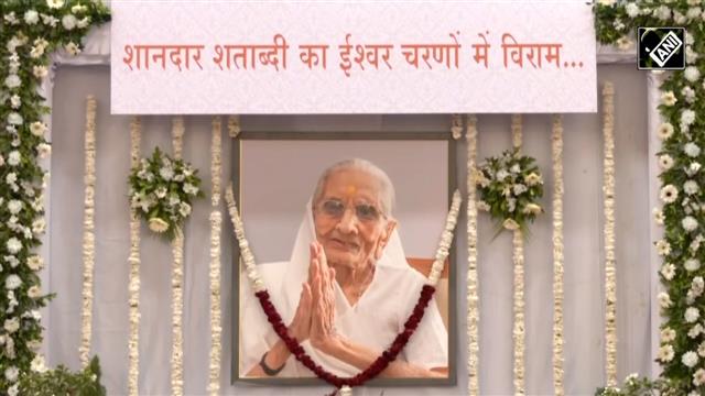 Politicians, well-wishers attend prayer meet for PM Modi's mother in Gujarat