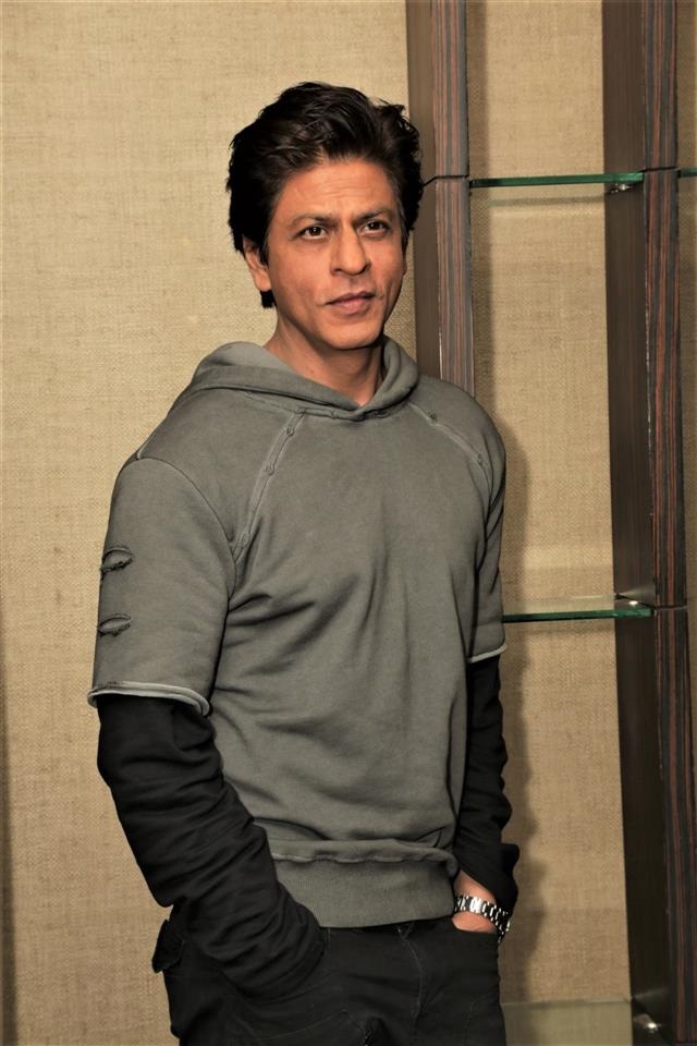 Shah Rukh Khan likes the idea of sneaking into audience-packed hall watching Pathaan, shares why