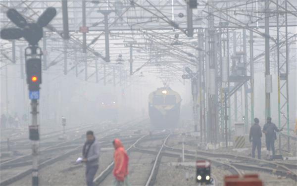 North India in grip of severe cold wave; blinding layer of dense fog cripples road and rail movement
