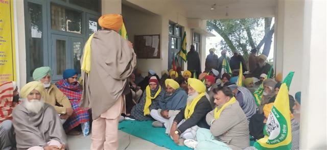 Muktsar: Farmers protest eviction notices