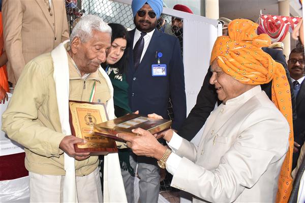 36 honoured at state function on Republic Day