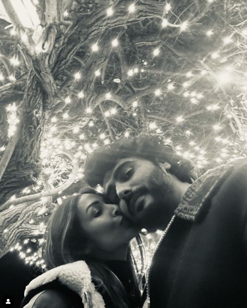 Arjun Kapoor, Malaika Arora look totally in love in latest pic from New Year celebrations
