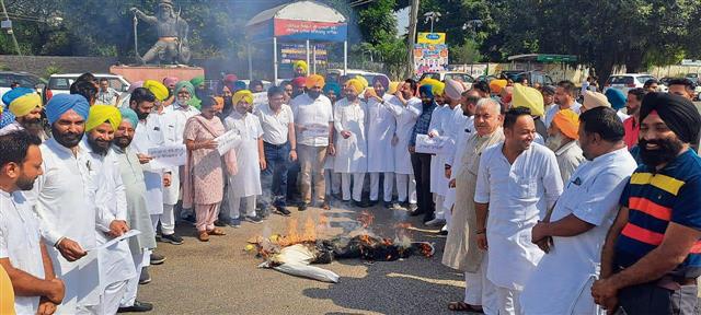 AAP workers protest arrest of MP Sanjay Singh at Fatehgarh Sahib