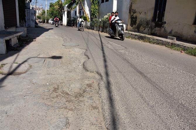Ward watch: Traffic congestion, potholes add to residents’ woes