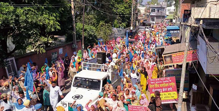 MGNREGA workers stage protest in Nabha over pending demands; traffic hit