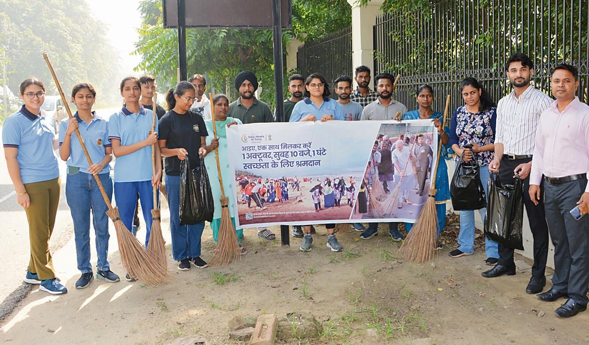 Law varsity staff, students hold ‘Shramdaan for Swachhata’ in Patiala