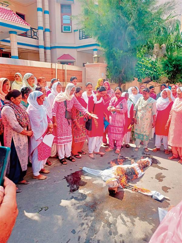 Anganwari workers protest in Tarn Taran