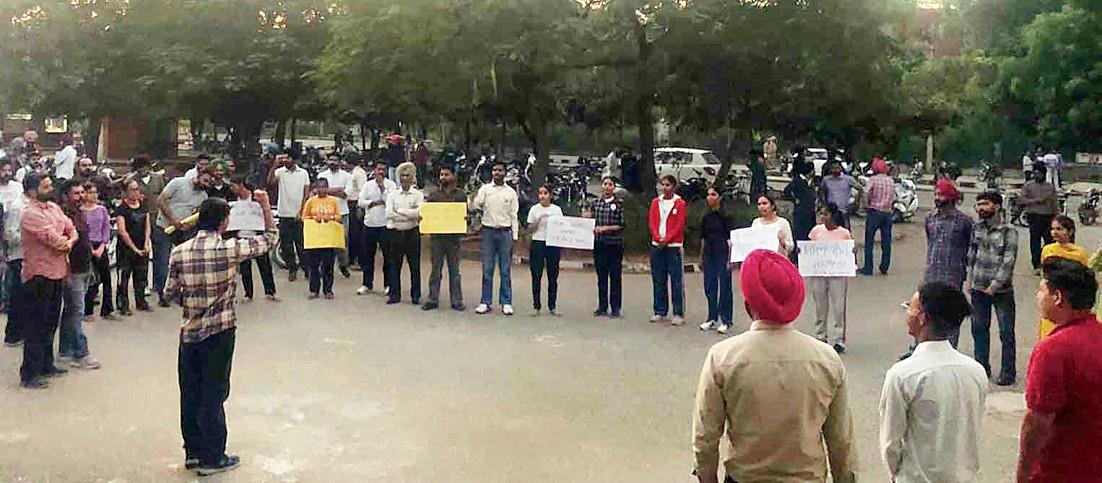 Punjabi varsity students stage  protest over death of professor