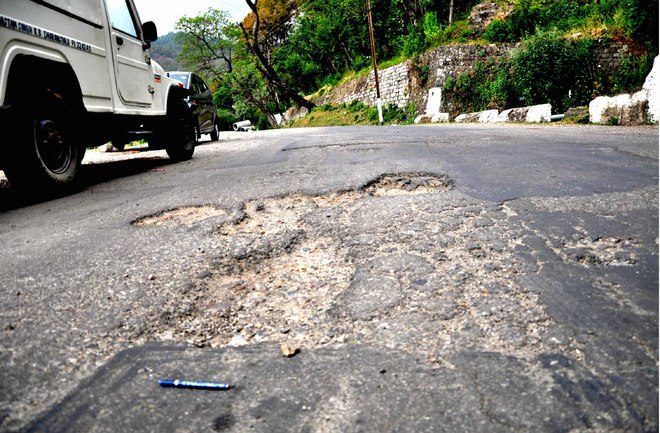 Shortage of sand, bajri hits repair of roads in Kangra