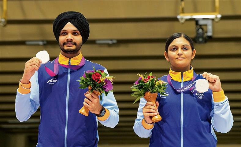 Shooting stars: Sarabjot Singh & Divya TS continue the show, bag silver medal