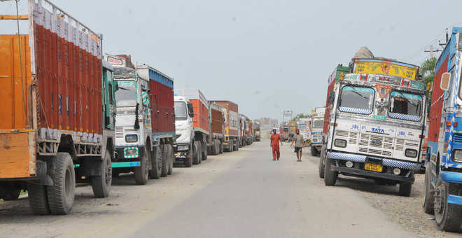 Truckers block Ropar-Manali national highway