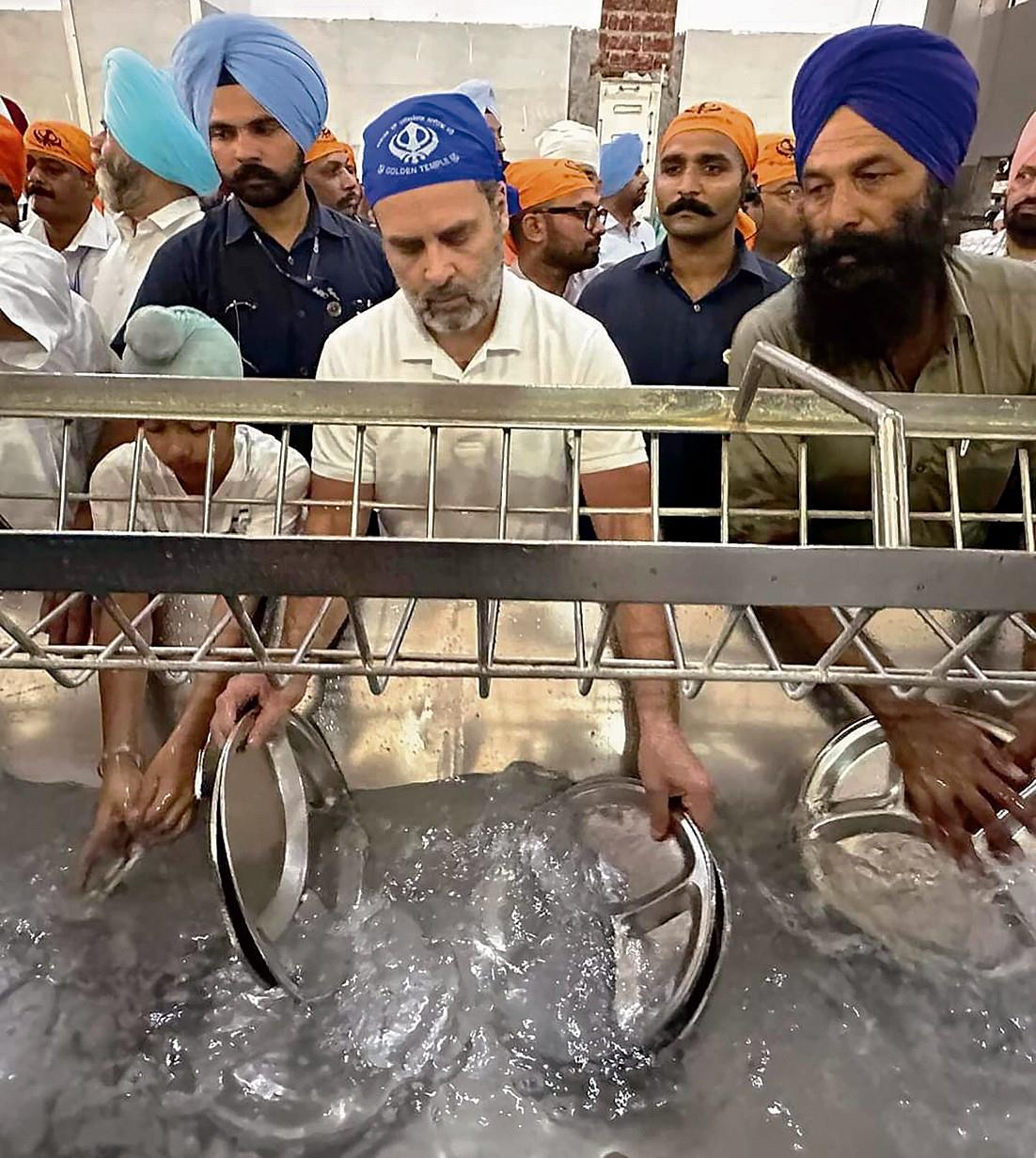 Rahul Gandhi's 'apolitical visit'  to holy city Amritsar concludes