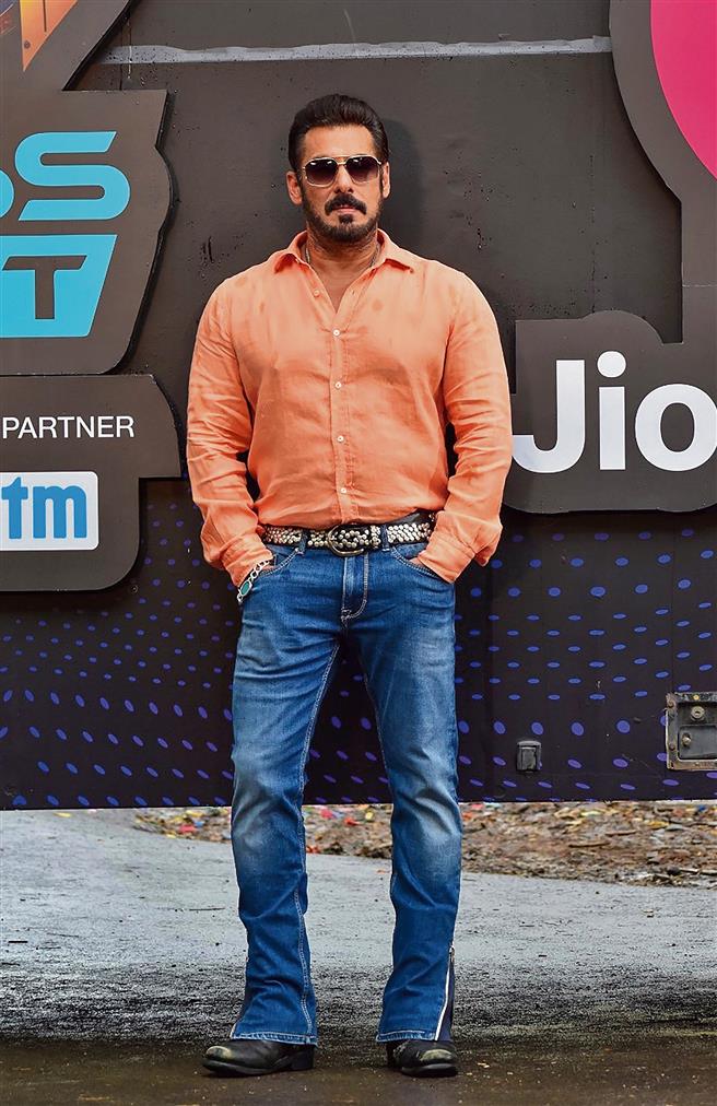 Salman Khan is thrilled with the positive response to the trailer of 'Tiger 3