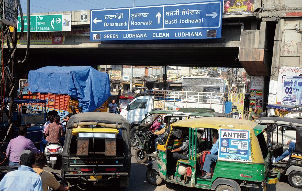 Ludhiana Ward Watch Ward No 88: Traffic jams at New Shivpuri Chowk common sight