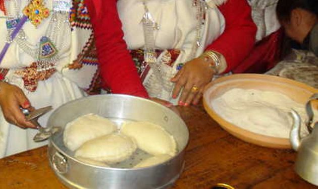 Visitors enjoy traditional cuisines at Kullu Dasehra festival