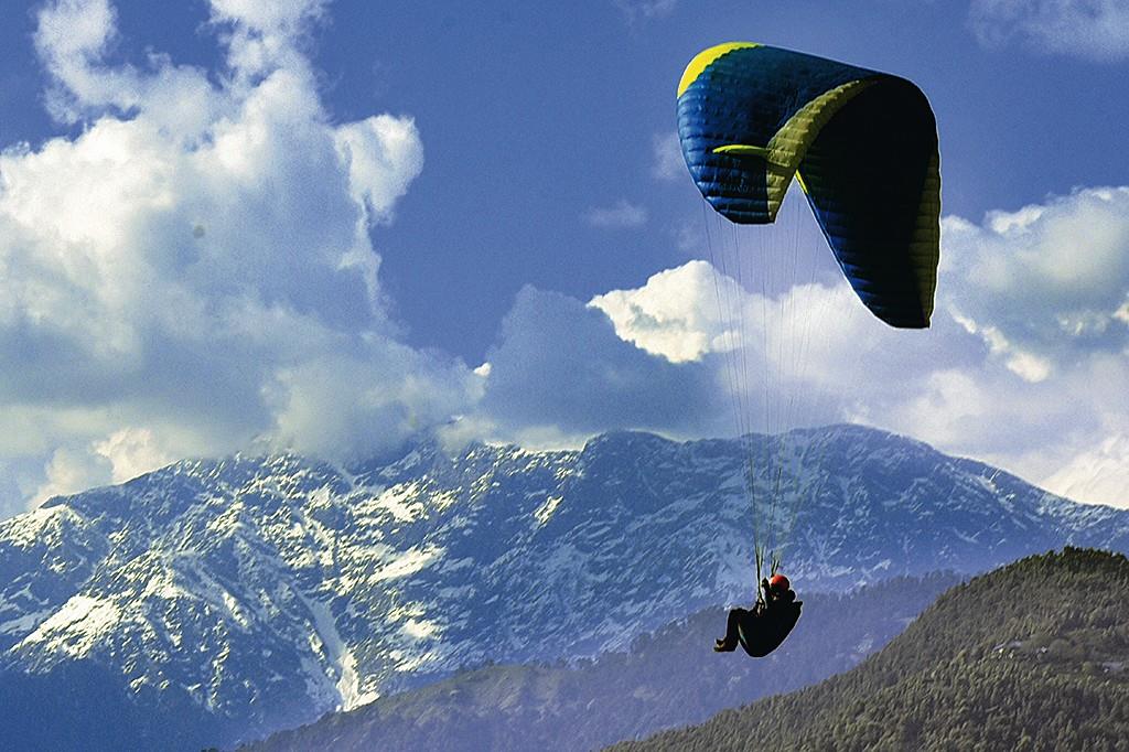 Lack of standby copter proving fatal in Himachal paragliding accidents