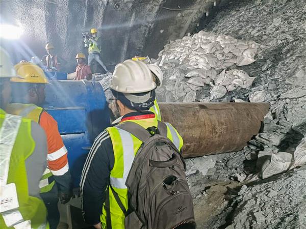 Uttarkashi tunnel collapse: New machine starts drilling escape passage to rescue 40 trapped workers