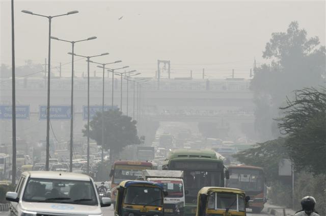 Air quality in Delhi severe again; farm fires major contributor