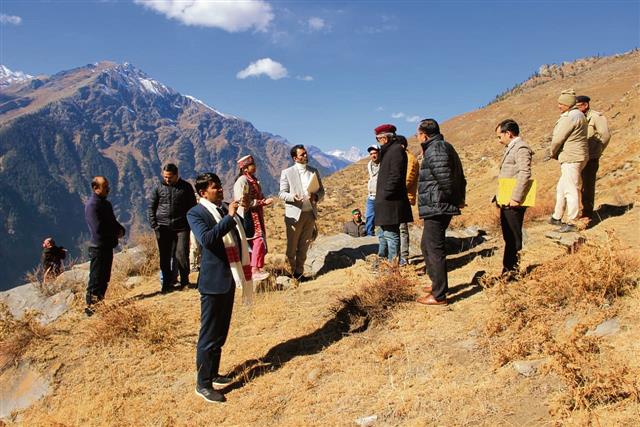 Panel inspects proposed power plants in Pangi valley