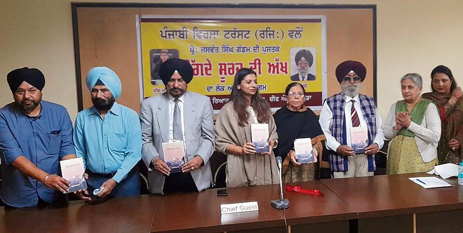 Punjabi writer Jaswant Singh Gandam releases his 3rd book  ‘Ugade Suraj Di Akh’