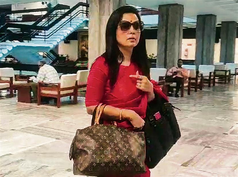 Deepika Padukone's Basic Black Bag Costs Rs 2.5 Lakh That She