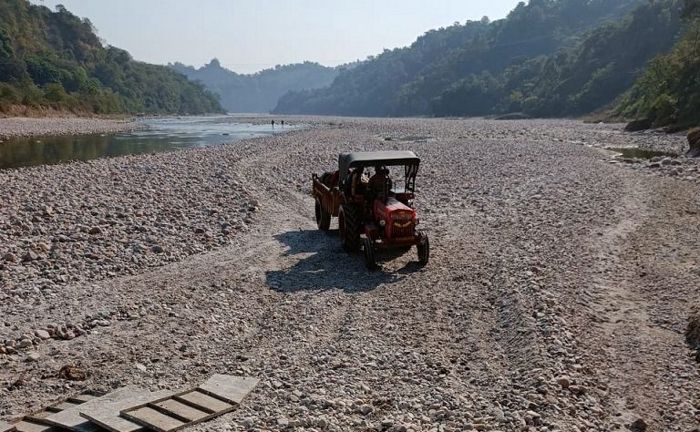 Pulwama authorities receive NGT notice over illegal riverbed mining