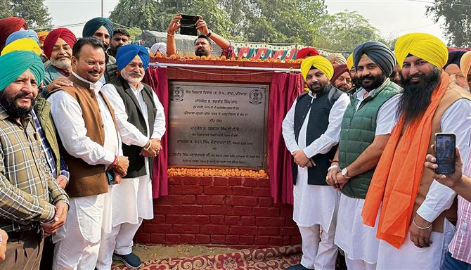 Ministers inaugurate road development projects in Sanaur