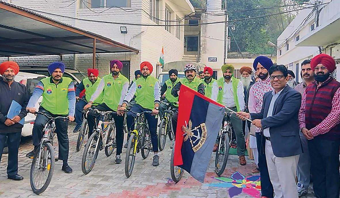 Armed Forces Flag Day: Cycle rally receives rousing welcome at War Memorial in city