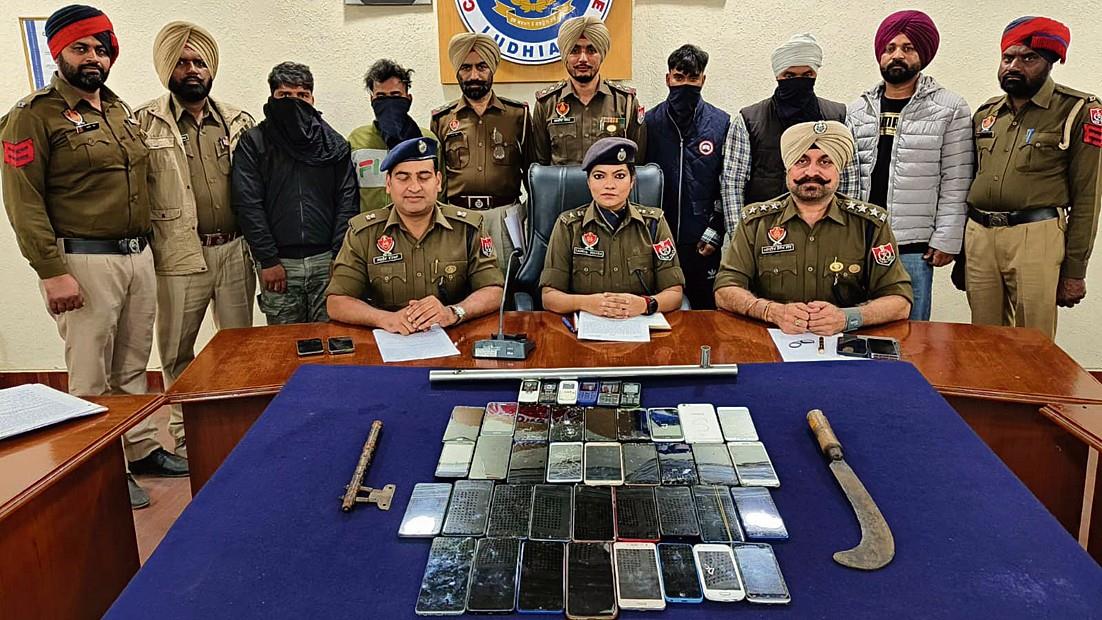 4 of robbers’ gang held in Ludhiana, 49 mobiles seized