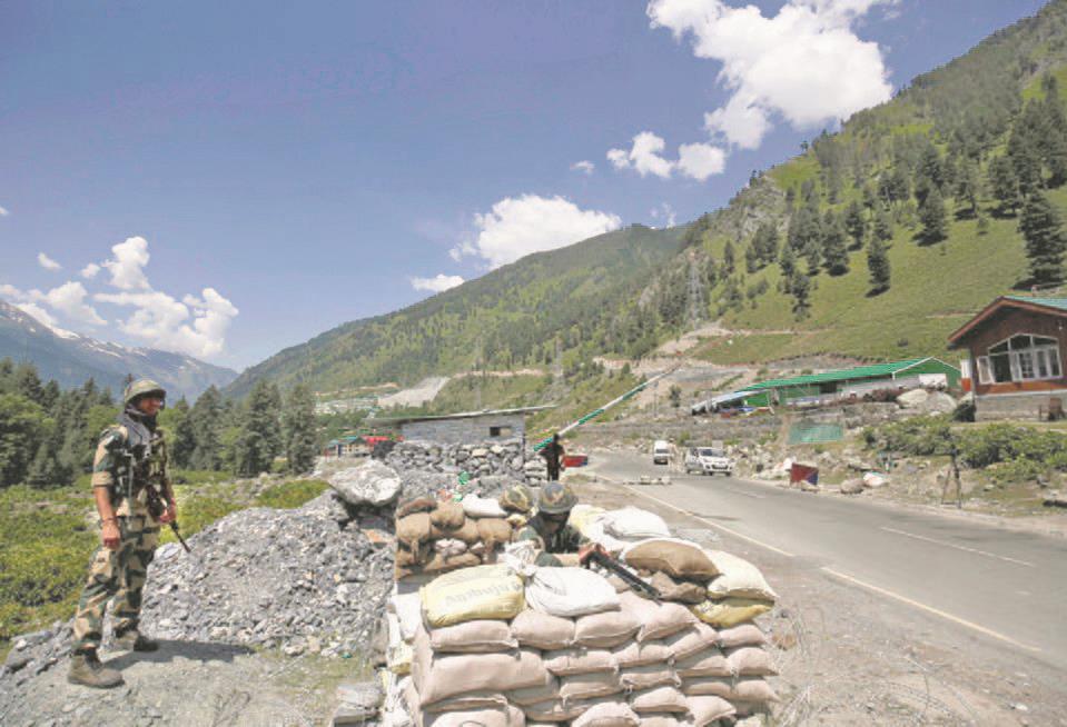 1 terrorist dead as forces foil infiltration bid along LoC in Kashmir’s Baramulla