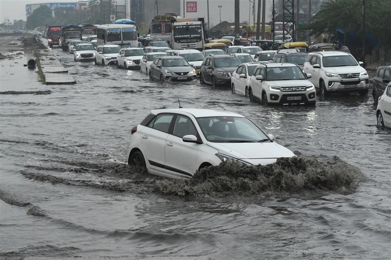 Heavy rain in Chandigarh, Punjab, Haryana brings down temperature