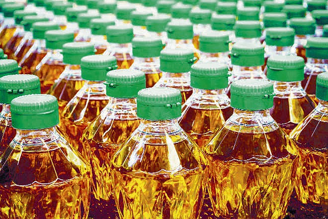 Surge in edible oil imports hits mustard growers, traders hard