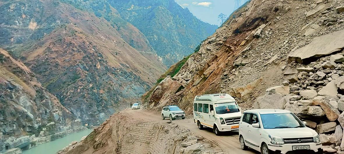 Hindustan-Tibet road opens to traffic after six days