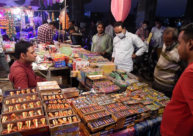 Ban on firecrackers containing barium not limited to Delhi-NCR but binds every state: SC