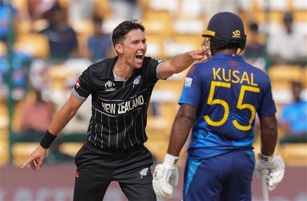 Boult’s riveting spell spurs New Zealand’s five-wicket win over Sri Lanka, keeps semifinal hopes alive