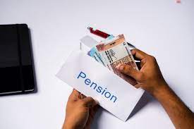 Employees press for old pension scheme