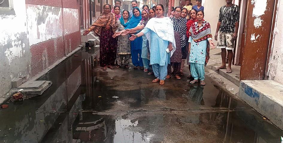 Overflowing sewer irks Ram Nagar residents