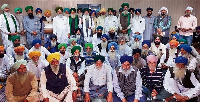 SKM leaders discuss problems faced by farmers in Punjab, to hold protest