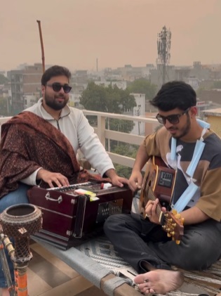'Hume clean hawa...': Duo's melody on Delhi air pollution goes viral on social media