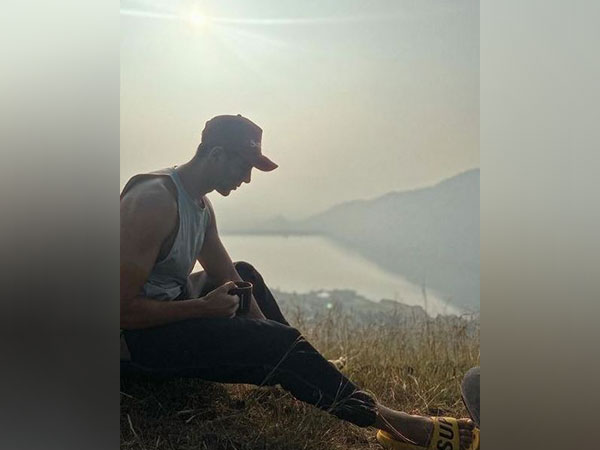 Kartik Aaryan relaxes on a hillside amid 'Chandu Champion' shoot, asks fans to guess where he is